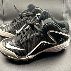 Nike swing man baseball cleats.  Size 1.5